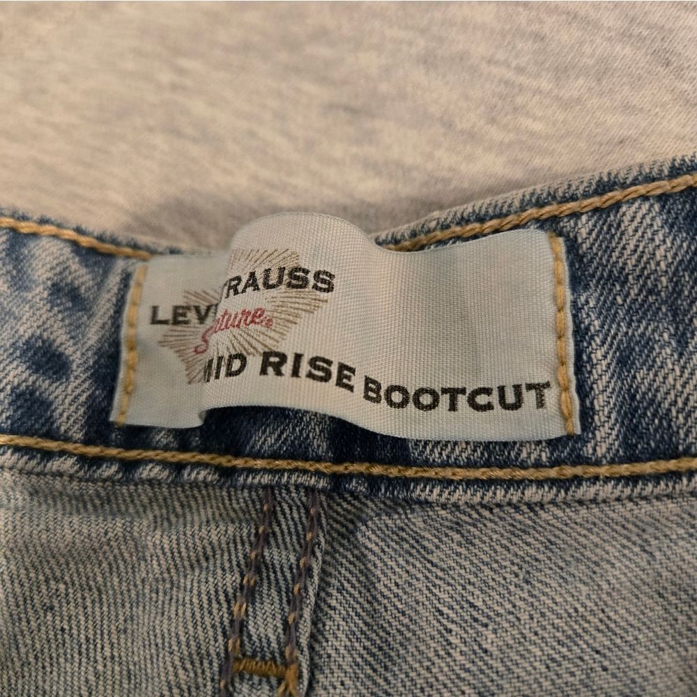 Levi's Vintage Light Wash Mid Rise Bootcut Jeans - Picture 5 of 6